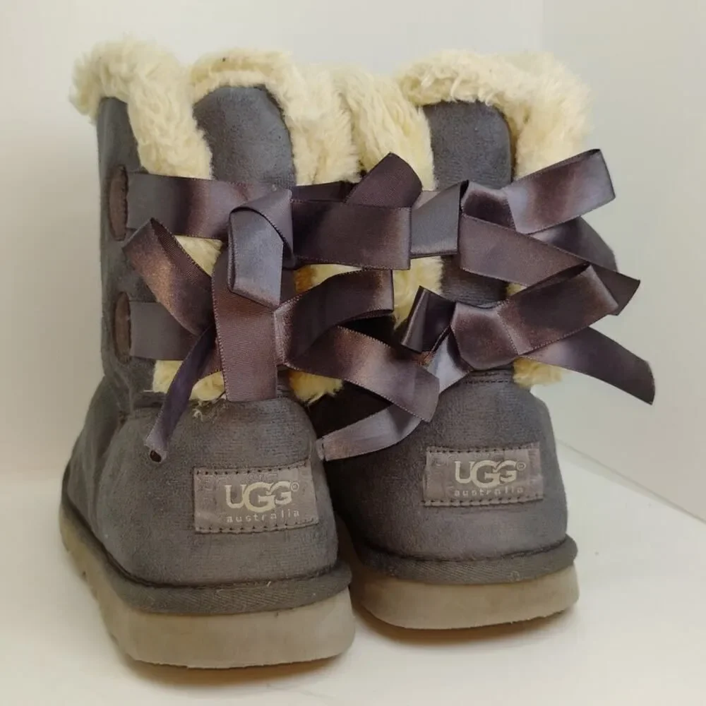 UGG Australia Gray Suede Double Bow Shearling Boots - Size 9
